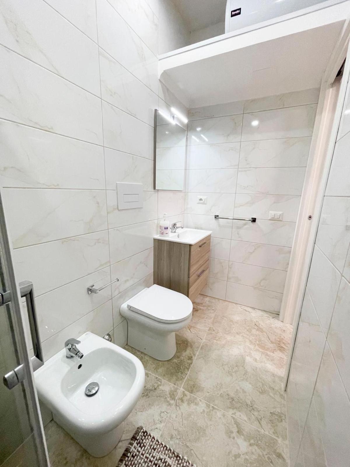 B&B Le Stanze Di Aurora Naples Exterior photo